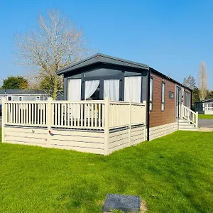 https://ruebens-lodge-with-hot-tub.yorkshirehotels.net