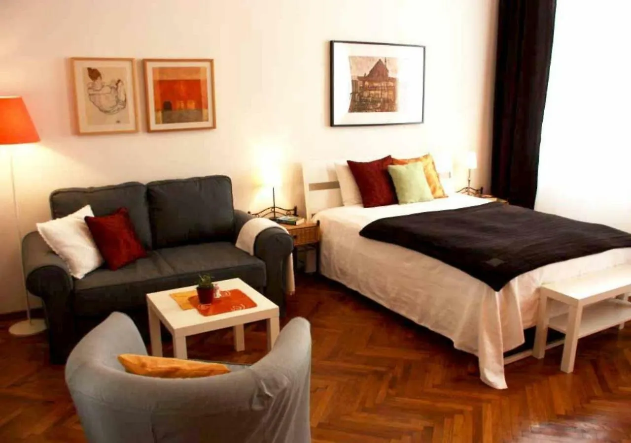 Cosy Appartement Close To City contacts